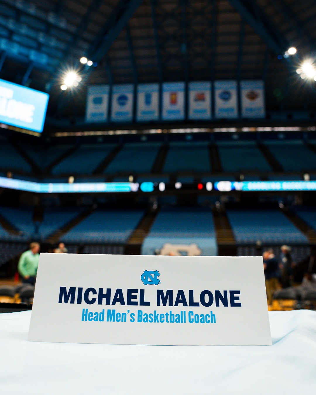 Less than an hour out from Michael Malone's first press conference as @unc_basketball's head coach 🎙️

Tune in at 6pm ⬇️
📺 @accnetwork 
📱 YouTube.com/@GoHeels (link in bio)