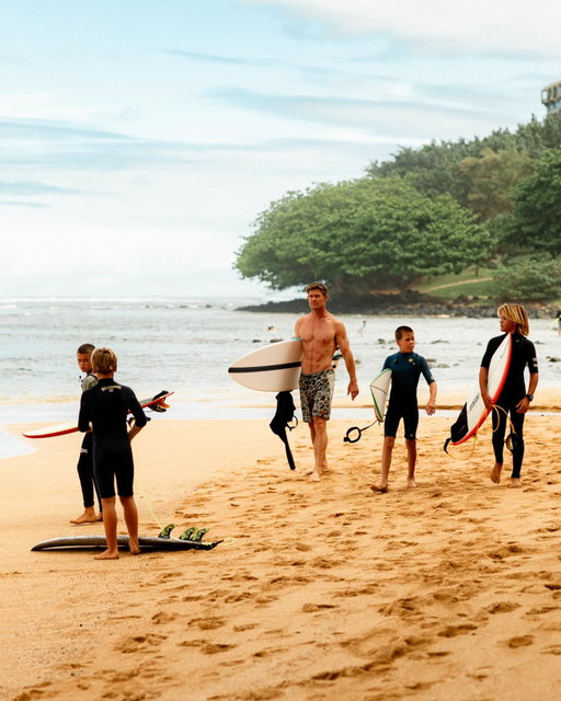 Another amazing surf trip with my kids. Always a big dream of mine to be able to check the forecast, pack the bags and Chase some surf with them. I’ll never take it for granted. It felt like overnight things went from me teaching them to surf to them making me feel completely inadequate as they dominate the lineup with such confidence! 😂🤙 massive thank you to @1hotel.hanaleibay for taking care of us