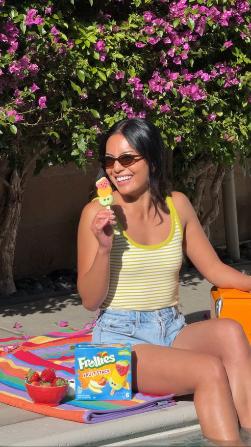 performing literal surgery on our ice pops mid photoshoot because (spoiler alert) they melt 🫠🫠🫠

#photoshoot #struggles #melting #dessert #bts