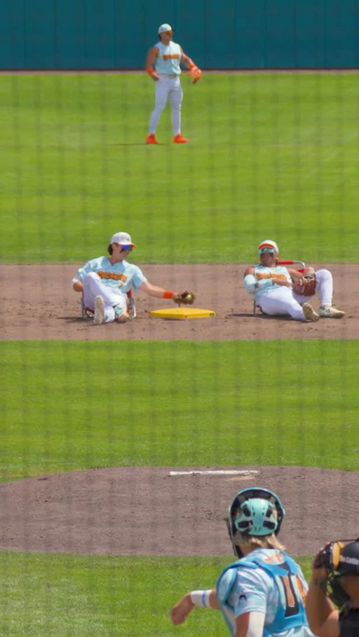 Makin’ it look too easy 😮‍💨

#locobeachcoconuts #baseball #trick #catcher #mlb