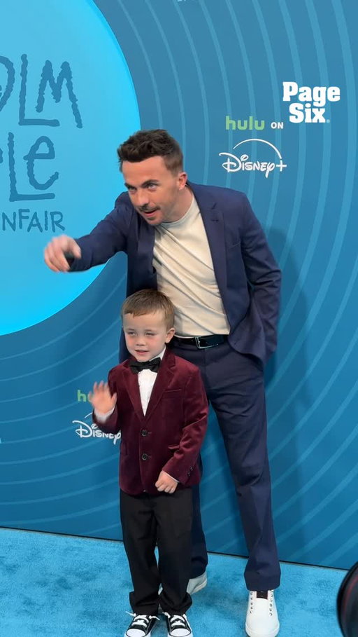 Frankie Muniz posed with his son on the “Malcolm in the Middle: Life’s Still Unfair” carpet 🥹❤️