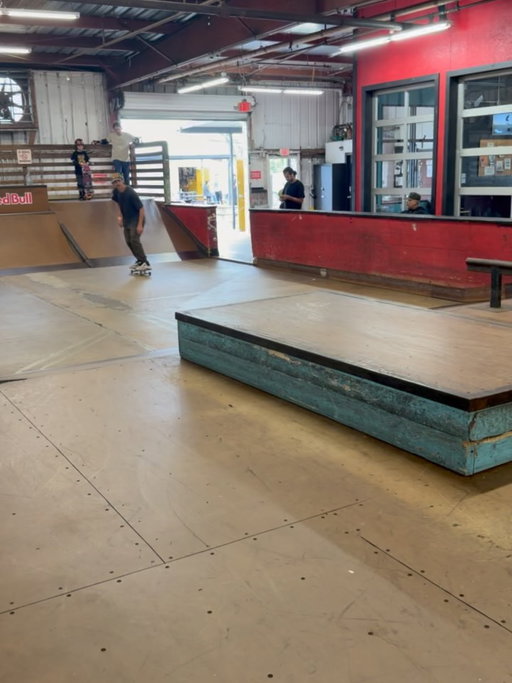 Had a fun sesh with @rippin_reid_anderson and @spacewrangler315 at @spottampa today!! Reid is such a ripper!! What a blast. Haven’t been here since I was 12. Wish I could stick around for the contest. #SPoT #rippinreid