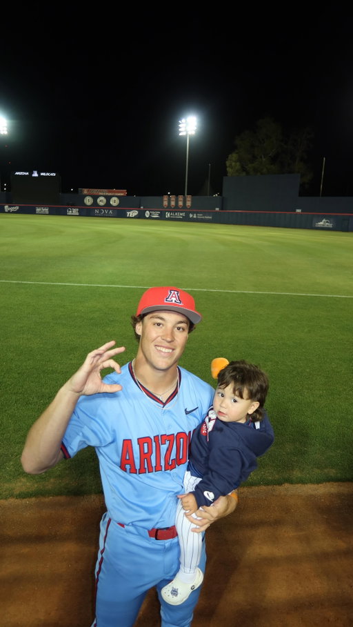 Brunettes are not safe in Arizona

#arizonabaseball #babyg #uofabaseball #ncaabaseball #collegebaseball 

🟠 hosted by @kianaflory + @emilyyraelynn 🟠
