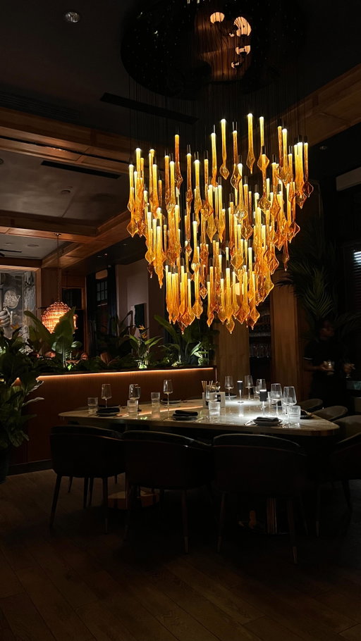 The most vibey spot  opening TOMORROW in Charleston👏🏻

@v_modernitalian_usa just opened in downtown Charleston ✨and is ***V*** place to be👏🏻

From stunning aesthetics to their tasty menu and an atmosphere that just hits different, this is the place Charleston never knew it needed‼️

What we loved:
🥗the Cesar salad
🍕the sweet hot italian pizza 
🥩 black truffle pipette pasta 
🍝 vodka rosa pasta 
🍹the basil vodka cocktail 
🍰 the almond cake