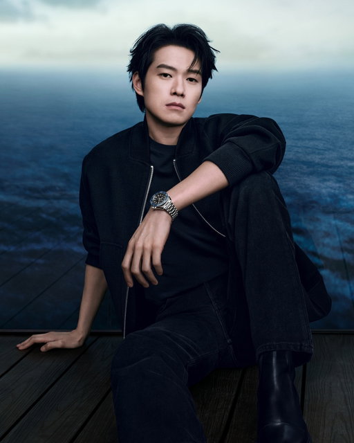 Depth and distinction. OMEGA Brand Ambassador Wei Daxun wears the new Planet Ocean with a ceramic bezel ring in blue.

#OMEGA
#PlanetOcean