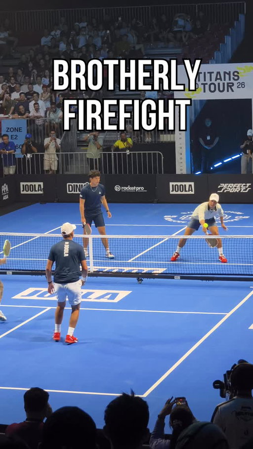 This why we can’t have nice things @len.yang_ 🙄

The Johns brothers put on a show in the kitchen at the Joola Titans tour.

@benjohns_pb @collinjohns @tysonmcguffin 

🎥 // @asiapickleballtv