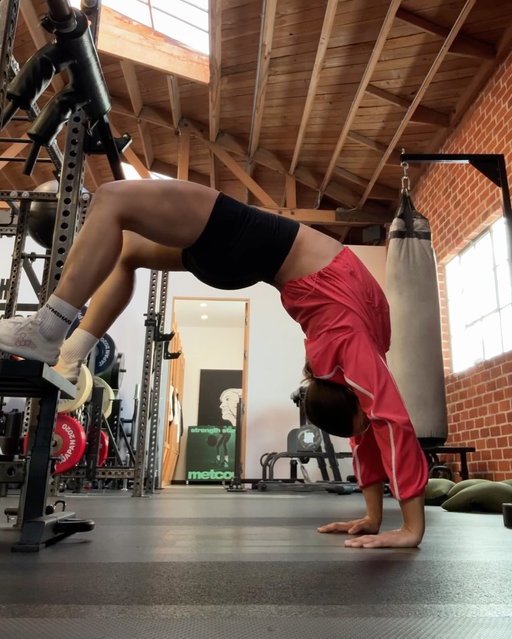 Just Move

it doesn’t have to be more complicated than that. stretch, lift, dance, play, run, swim… but no matter what, #JustMove