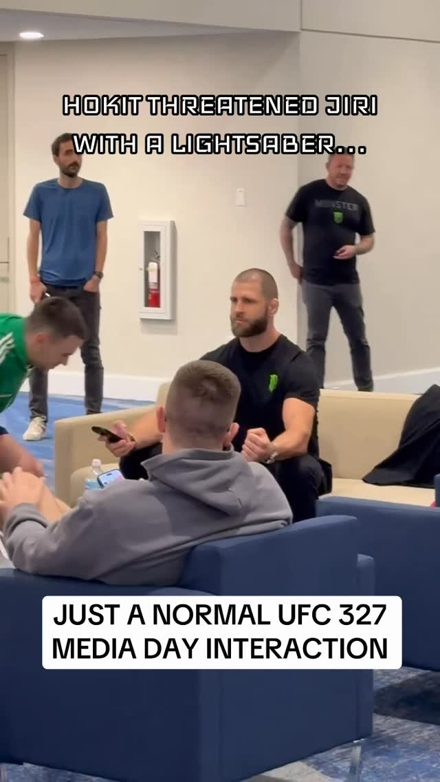 “I’ll cut you up homie. And f***ing stitch your head on Alex Pereira’s body.”

Josh Hokit to Jiri Prochazka at #UFC327 media day 👀

(via @brobible)