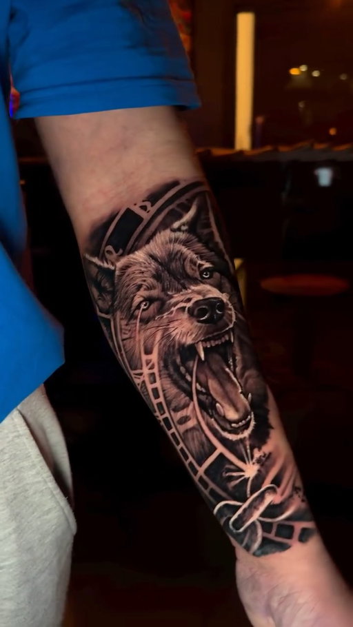 Raw power.
Realism that hits different 🐺🔥
🖋️ @leandroreyestattoo 

Booking open — DM to book.