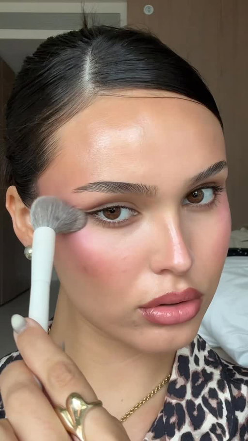 Pink blush has grown sm on me | comment PINK to receive a link to all the products I used xoxo 🍦

#makeuptutorial #glowymakeup #makeup 

https://liketk.it/65tyh