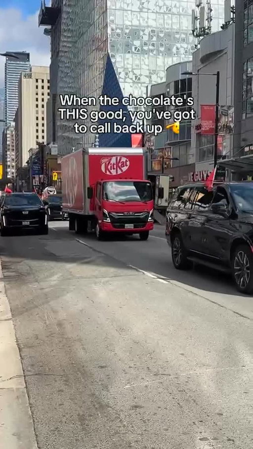 At least this shipment’s safe...
#HaveABreak #KitKatCanada
 
-
 
Au moins, celui‑là est arrivé en un seul morceau…