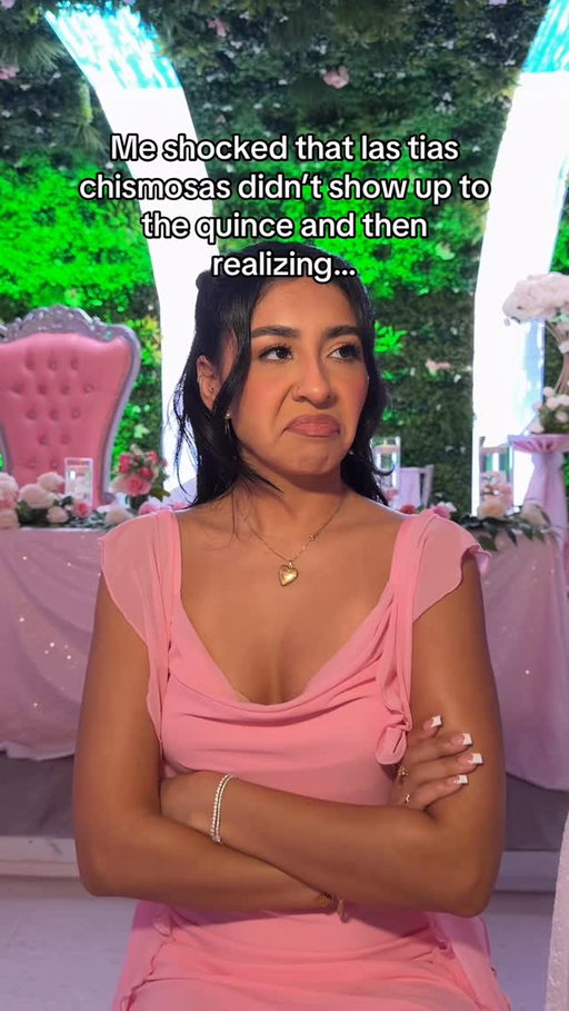 I’m la tia chismosa now Nooo😭😭 how did this happen??😩💔
#comedy #comedyreels #relatable #hispanic #quinceañera