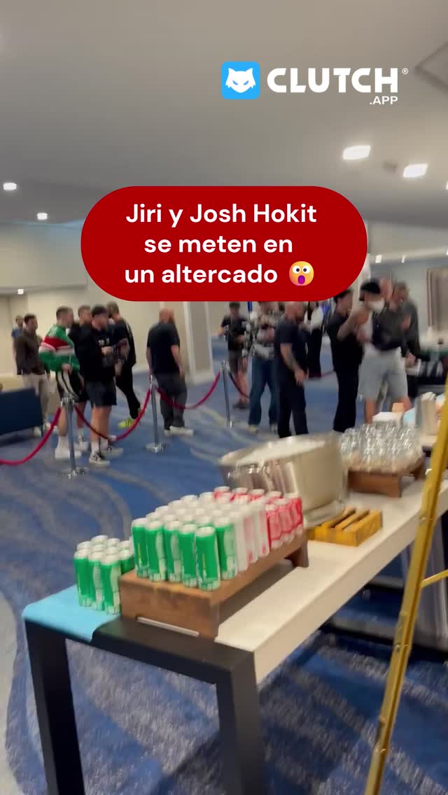 Jiri Prochazka y Josh Hokit acaban de tener un altercado tras bambalinas durante el día de medios de UFC 327 😳

🗣️ Jiri: «Oye, quédate donde estás.»

🗣️ Josh: «Te voy a hacer pedazos, hermano. Y voy a coser tu maldita cabeza en el cuerpo de Alex Pereira.»