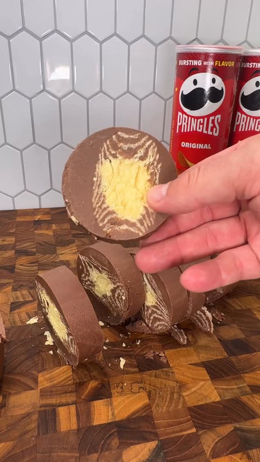 Chocolate Pringles Block #satisfying #recipe