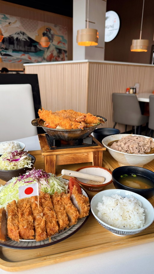 Kurobuta Katsu, Sliced Beef Curry Udon, & Ebi Katsu Nabe 📍 Tokuni 🍚⁣
⁣
Tokuni is located in Lynnwood, WA. They have a delicious variety of katsu, donburi, sandos, curry udon, and more! The kurobota katsu was fried well and it comes with rice, miso soup, and shredded cabbage. The sliced beef curry udon is perfect if you’re not in the mood for anything fried, but want something flavorful. The ebi katsu nabe was very comforting, and I loved the size of the ebi katsu. Come check them out if you’re in the area! ⁣
⁣
Thank you @tokunikatsu for having us! ✨⁣
⁣
#katsu #friedfood #lynnwoodwa