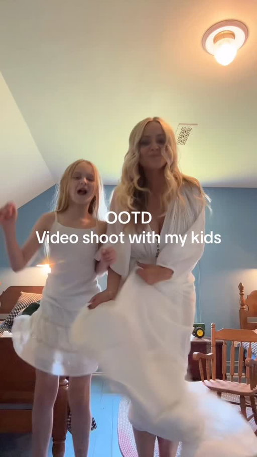 Loving life with these kids….. ain’t no lie. 

#countrymusic #womenincountry #momlife