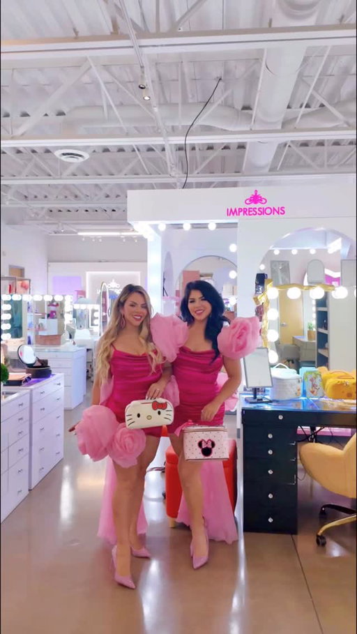 @impressionsvanity Every girly’s dream is in one place. We may or may not be taking half the store home 💗 Stay tuned. @gennesishurtado 

#impressionsvanity #vanity #vanitymirror #beautyroom #makeup