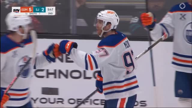 CONNOR MCDAVID HAT TRICK 🚨 🧢 

🎥 - @Sportsnet
