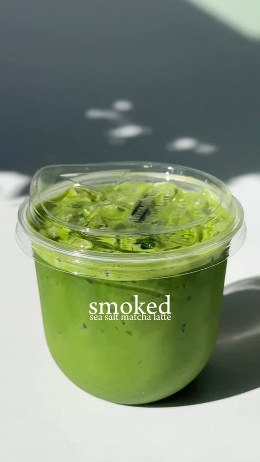 🧂🍵 smoked sea salt matcha latte

— 2tsp matcha + 40ml of 175F water
— @maldonsalt smoked sea salt
— 150ml oat milk 

#homecafe #matcharecipes #matchalatte #matchalover