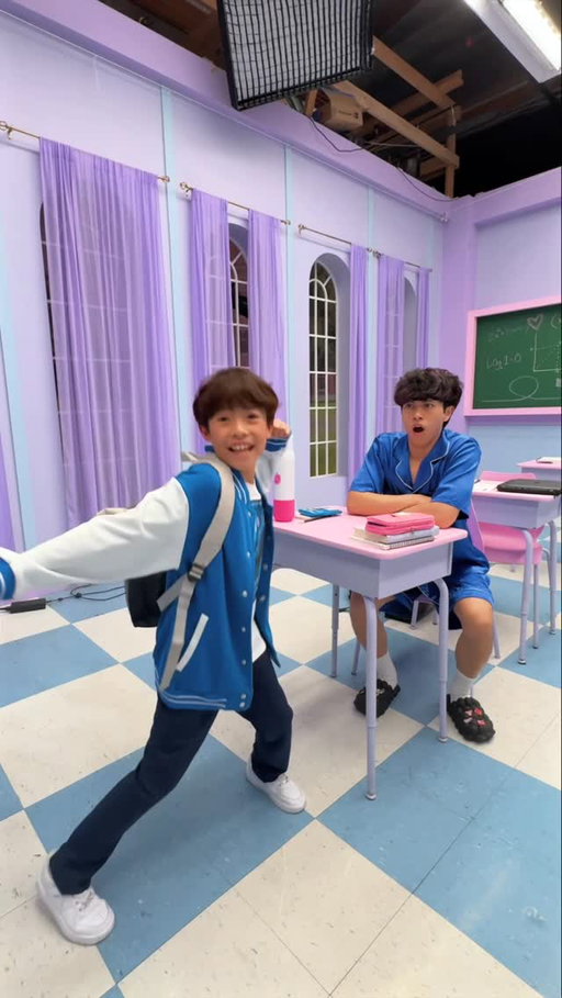 mini Alan vs real Alan 😁