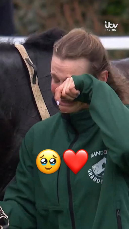 Impaire Et Passe is up and ok after that fall at the last ❤️