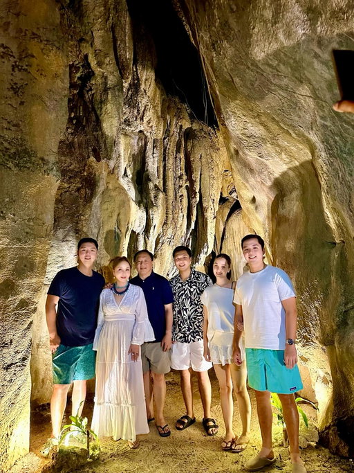 The great outdoors!  Ultimate mood booster. Having the best time! Thank you @lagen.elnido for the best dinner by the cave!