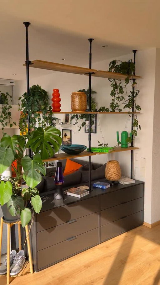 AD | I found the perfect way to split my studio apartment using this DIY shelf from @pamo.design as a room divider and it changed everything 😮‍💨

#roominspiration #industrialdesign #roomideas #apartment #homemakeover
