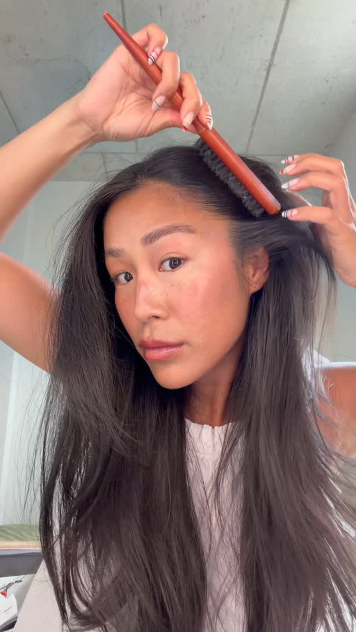 Bon… je révèle mon arme secrète, le Spray Magic Root Cover Up @lorealparis !!! Je l’ai découvert il y a longtemps grâce à mon ancienne coloc Laura-Gabriel et je ne jure que par ça depuis. cheveux blancs, cheveux clairsemés, cheveux fins… vous allez tripper!
#lorealpartner, #magicrootcoverup, #haircolor #ad