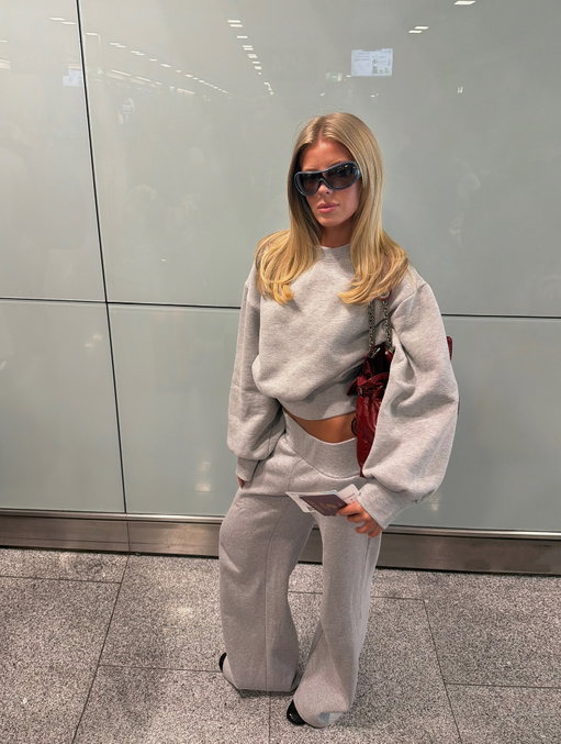 hopped off the plane at LAX 🇺🇸🫦🍒✨