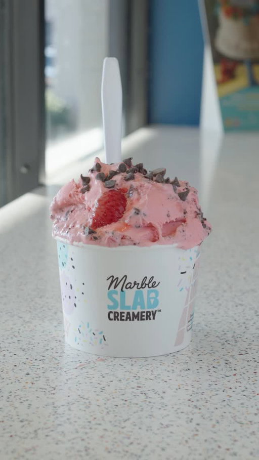 berry sweet with a chocolatey twist 🍓🍫 create your perfect combination with always free Mix-Ins!