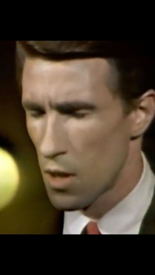 This guy’s got some pipes on him 

#righteousbrothers #therighteousbros #billmedley #lovinfeelin #classicmusic