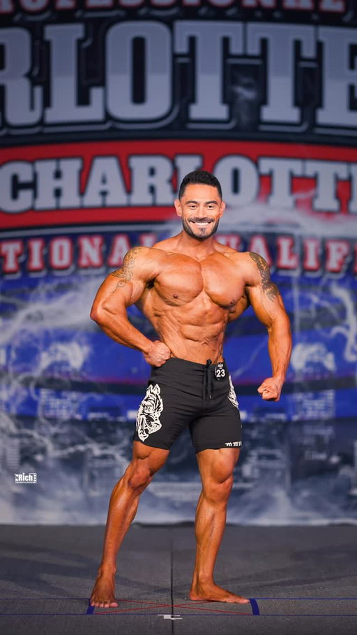 The feedback from the Charlotte Pro was everything I needed. I know I didn’t bring my best, but I’m damn proud of everything I’ve been able to accomplish to get back to this point. I’ve always believed my best is still a top 5 look in the world, and now I feel even more confident saying that with Tyler’s feedback. Still more work to be done! #NFGU 

@darcsport - POTVIN10 
@ruleoneproteins - JEREMY 

#SSDD #R1athlete #bodybuilding #mensphysique 📹: @zrichproductions finals video
