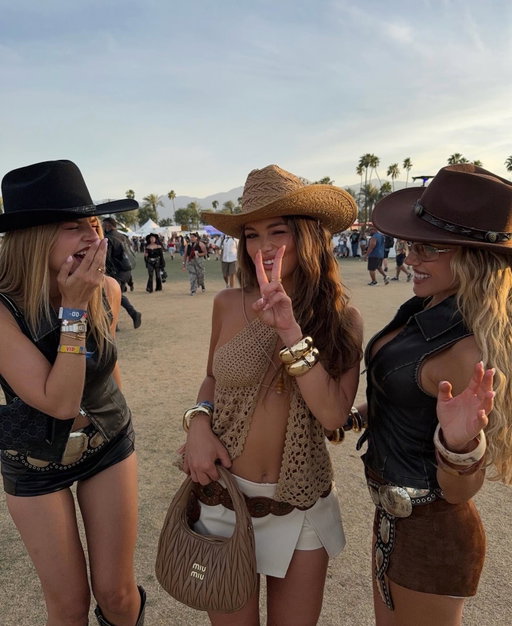 Never been so ready to go back to the desert 🌵 Bieberchella !! Here’s a little dump of some of my favorite looks and moments the past years.