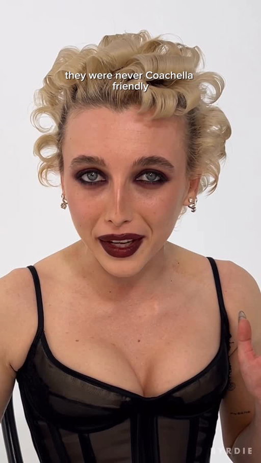 The queen of #Coachella, aka @emmachamberlain, has spoken: We do not need to be dressing up for Coachella! Normalize functional, comfortable festival outfits for Bieberchella.

#emmachamberlain #coachellaoutfits