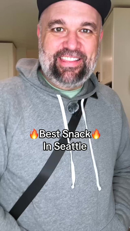 This is the snack of dreams! I would do anything for this popcorn. It’s that good. You have to go to SIFF😍 #seattle #pnw #snacks