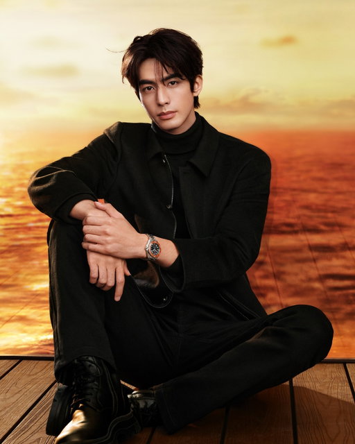 A striking presence deserves a striking watch. OMEGA Brand Ambassador Song Weilong wears the Planet Ocean in orange. 

#OMEGA
#PlanetOcean
