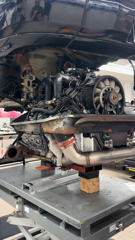 Engines coming out 😎 #porsche #911 #964 #classicrestorationchallenge #porschechallenge26