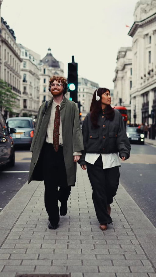 city strolling the Ringo way @philips.sound 💙 AD #RetroAlsoModern #PhilipsHeadphones