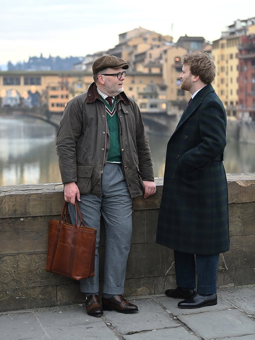 Pitti week in Florence.. I’m wearing all @amidehadelin, paired with a @barbour wax jacket, and tote bag by @galeabespokeleathergoods. Bespoke glasses by @ludovicelens. @antonkleermaker is wearing an amazing bespoke suit by himself, paired with an @amidehadelin Loden Polo coat, shirt and ancient madder necktie.

Shot with my own camera, by the lovely @dressuit_com 🙏🏻👌🏻

#pittiuomo109 #pittiuomo #pitti #streetwear #menswear