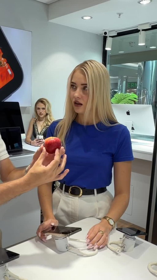Apple from shirt Magic 🍎 @juliet_smxll @isabellamessens
