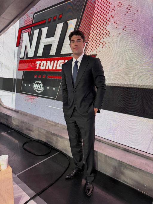 Great couple days at the NHL Network!! Now I can see why Caitlyn Jenner started wearing makeup. It made me feel kind of slutty 💅💄
Thx again! @nhlmedia 

-Swish