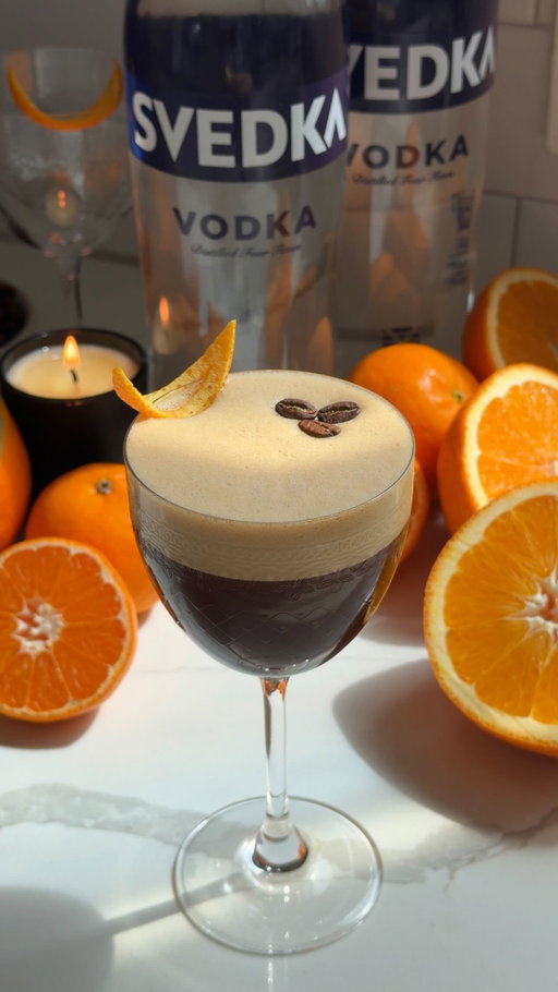 Who else can relate to this one… ☕️

The classic “everyone said they’d be there at 7 but no one started arriving until 8”, so I made a spring espresso martini with @svedkavodka to keep the energy up while we wait.

Ingredients (per serving):

— 2oz SVEDKA Vodka (80 proof)
— 1oz fresh espresso
— ¾oz coffee liqueur
— ½oz honey
— 2 dashes orange bitters
— orange rind (in the shake)
— orange zest + coffee beans for garnish

Combine everything into a shaker with ice, shake until cold, and double strain into a chilled coupe. Garnish with orange zest and three coffee beans on top.

 Enjoy! #svedkapartner #Ad21+