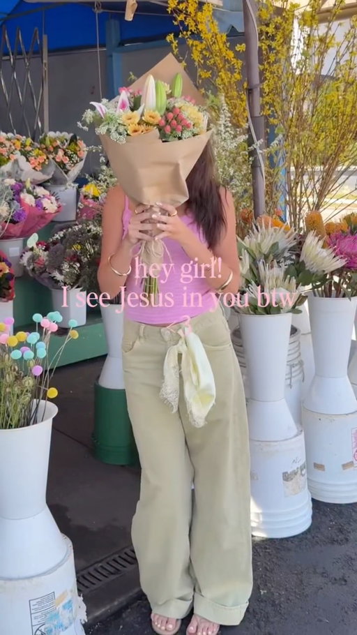 Share with that person that brings you closer to Jesus 💝🌷⭐️🍊 #christian #outfits