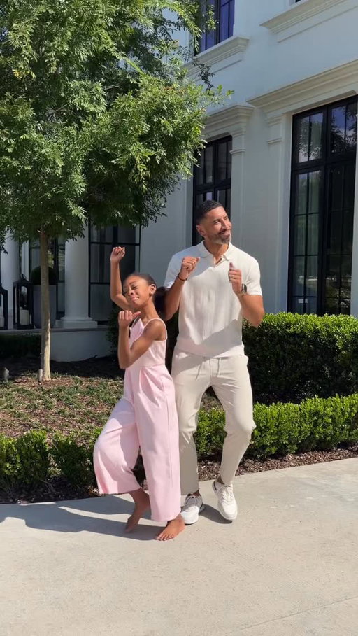 The amount of times I've watched this!!!😍😍😍😍

Maddy was like mom, let me show you how it's done. Haha I love their bond 🥰😘😍 I'm taking notes 😂