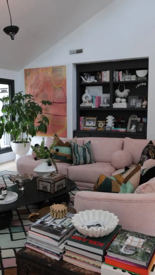 A designer’s colorful Charleston home inspired by Palm Springs style! 🩷 Megan Molten (@meganmolten) opens the doors to her 1980s ranch with nods to mid-century modern style. 

Click the link in our bio to watch Megan’s Homeworthy episode.

#homeworthy #hometour #design #charleston #style