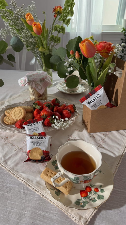 Save this for Mother’s Day. Here’s how to make the sweetest, easiest gift basket with @walkersshortbreadus #ad. Walker’s Shortbread is made with just four simple ingredients: butter, flour, sugar, and salt making it perfect for spring gatherings. I made a 5-minute mason jar tiramisu using their Shortbread Fingers and paired it with beautiful tulips inside a coffee carrier for a simple but thoughtful gift.

#spring #mothersday #tiramisu