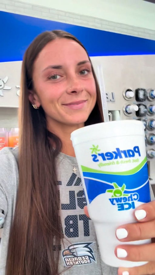 A pre-practice ritual that hits every time ⚡🥤
Powered by Parker’s 💙 #GATA #HailSouthern #GSUSoftball