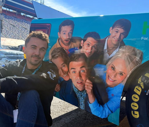 Malcolm in the Middle: Life is Still Unfair is officially out on @hulu and Hulu on Disney+ and I’m racing the Malcolm truck tonight at Bristol! I don’t think I could be happier than I am combining my two careers! Go watch the show, then watch the race! 

How is this real life? @rbr_teams @fordracing

#malcolminthemiddle