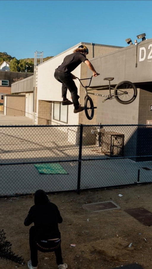 After 2 long years of contemplating one trick, @DennisEnarson and the crew finally made it happen & rode away with one of the gnarliest clips of his career. Join us behind the scenes of the Process, feating Dennis Enarson. Playing now at the link in bio 🎥