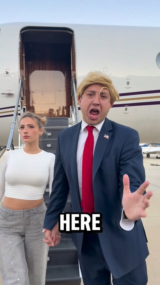 Trump & Melania Get Off Air Force 1